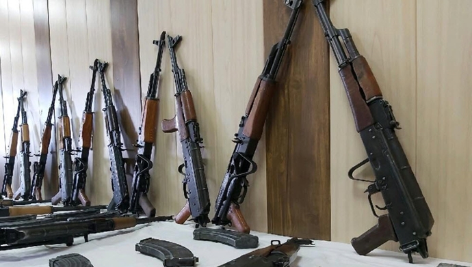 سلاح کلاشینکف - عکس از آرشیو
