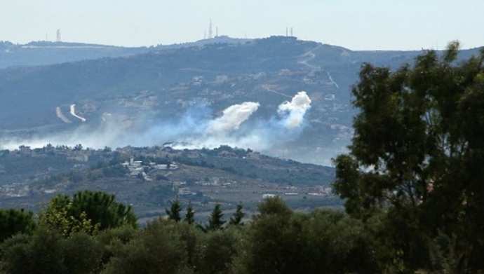 دود پس از بمباران اسراییل بر فراز شهر جنوبی کفار کیلا در لبنان در نزدیکی مرز با اسراییل 