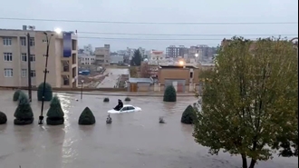 آب‌گرفتگی شدید خیابان‌ها و منازل در اهواز در پی بارش باران 