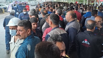 تجمع اعتراضی کارگران پالایشگاه آبادان