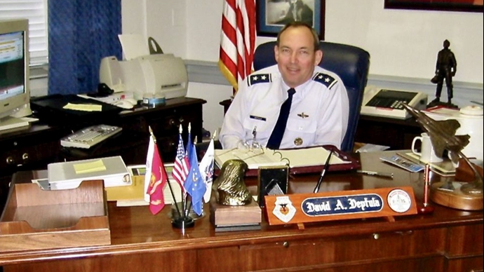 ژنرال دیوید دپتولا فرمانده پیشین حراست و اطلاعات نیروی هوایی آمریکا