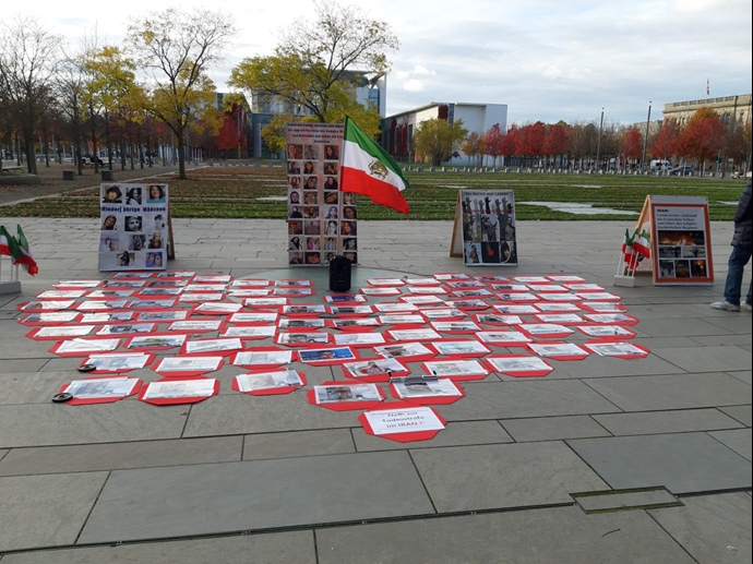 برلین - برگزاری نمایشگاه عکس شهیدان قیام در همبستگی با قیام سراسری - ۱۶آبان