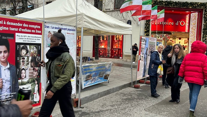 پاریس - ایرانیان آزاده با برگزاری میز کتاب و نمایش تصاویر شهیدان، با قیام سراسری ابراز همبستگی کردند