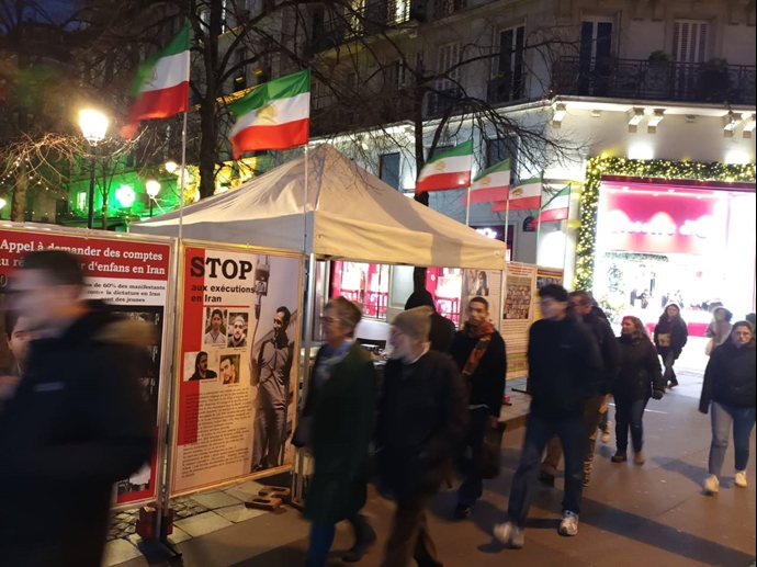پاریس - برگزاری میز کتاب و نمایش تصاویر شهیدان، در همبستگی با قیام سراسری - ۹دی