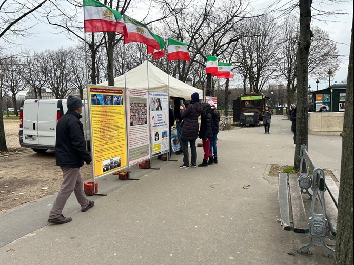 پاریس - برگزاری نمایشگاه تصاویر شهیدان، در همبستگی با قیام سراسری - ۲۸آذر