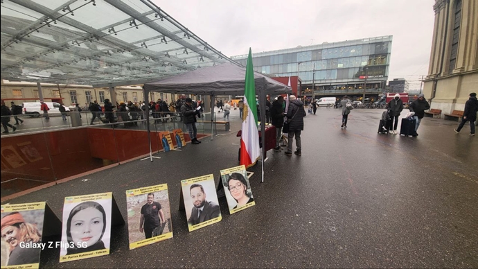 میز کتاب هواداران مقاومت ایران در برن سوئیس