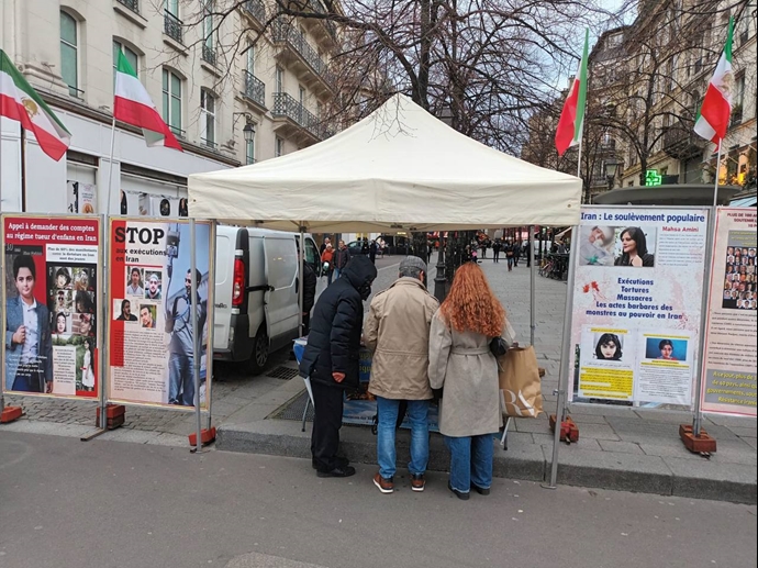 پاریس - برگزاری میز کتاب و انتشار تصاویر شهیدان، در همبستگی با قیام سراسری - ۲ دی ۱۴۰۲
