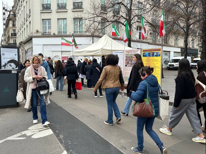 پاریس - برگزاری میز کتاب و نمایشگاه تصاویر شهیدان در همبستگی با قیام سراسری - ۵ آذر