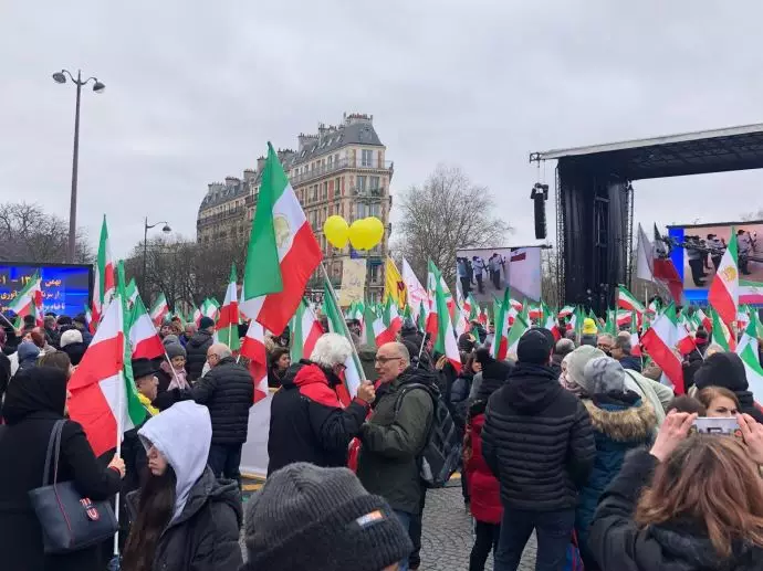 پاریس - تصاویری از تجمع ایرانیان آزاده برای برگزاری تظاهرات در این شهر - ۲۳بهمن - 0