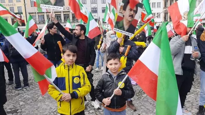 مونیخ - ایرانیان آزاده در برابر کنفرانس مونیخ دست به تظاهرات زدند - ۲۸بهمن - 5