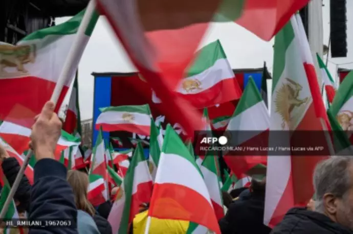 خبرگزاری فرانسه: پاریس، تظاهرات حمایت از مردم ایران در پاریس در محل دنفر روشرو - 5