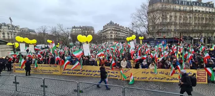 پاریس - ایرانیان آزاده برای شروع تظاهرات در سالگرد انقلاب ضدسلطنتی آماده می‌شوند - ۲۳بهمن - 0