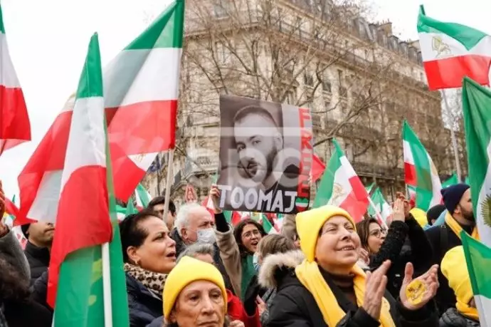 انعکاس خبرگزاری تصویری آژانس تصویری اروپا (اپا) از تظاهرات پاریس به‌مناسبت سالگرد انقلاب ضدسلطنتی - 3