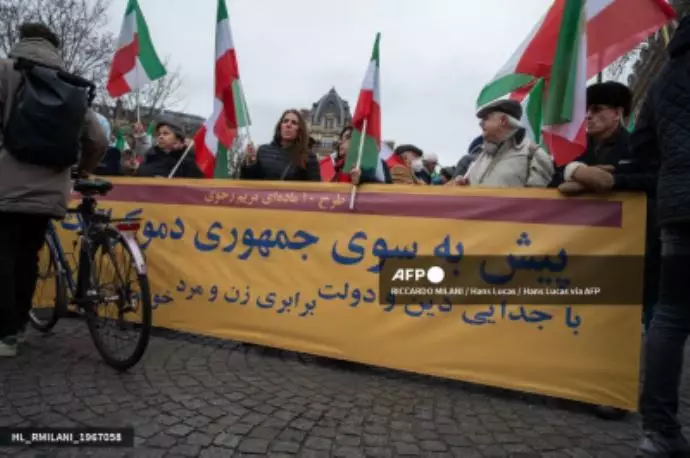 خبرگزاری فرانسه: پاریس، تظاهرات حمایت از مردم ایران در پاریس در محل دنفر روشرو - 15