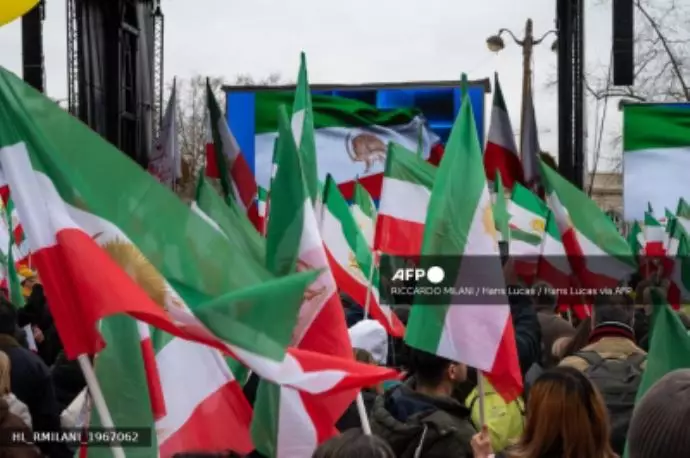 خبرگزاری فرانسه: پاریس، تظاهرات حمایت از مردم ایران در پاریس در محل دنفر روشرو - 4