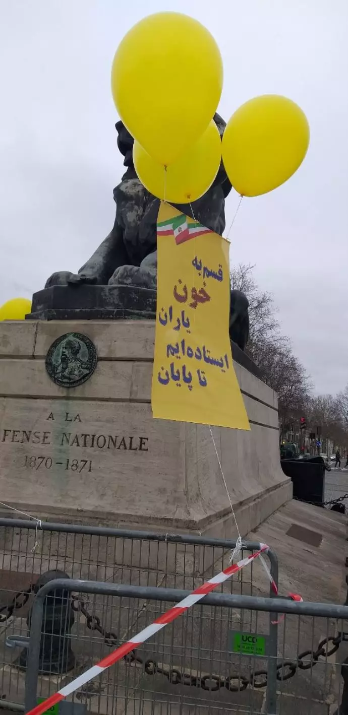  پاریس - ایرانیان آزاده در میدان دانفر رشرو برای برگزاری تظاهرات در سالگرد انقلاب ضدسلطنتی آماده می‌شوند - ۲۳بهمن