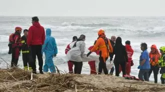 جانباختن دهها نفر در حادثه غرق شدن قایق حامل پناهجویان ایرانی و افغانی در سواحل ایتالیا