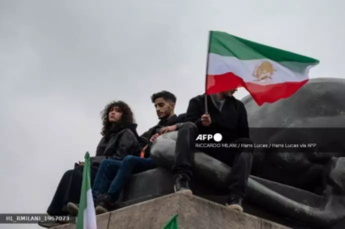 خبرگزاری فرانسه: پاریس، تظاهرات حمایت از مردم ایران در پاریس در محل دنفر روشرو - 13