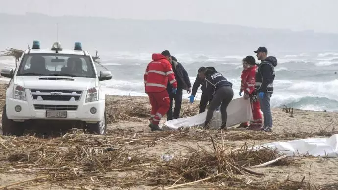 -جانباختن دهها نفر در حادثه غرق شدن قایق حامل پناهجویان ایرانی در سواحل ایتالیا - 2