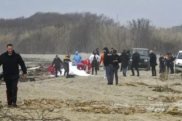 -جانباختن دهها نفر در حادثه غرق شدن قایق حامل پناهجویان ایرانی در سواحل ایتالیا - 0