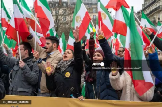 خبرگزاری فرانسه: پاریس، تظاهرات حمایت از مردم ایران در پاریس در محل دنفر روشرو - 8