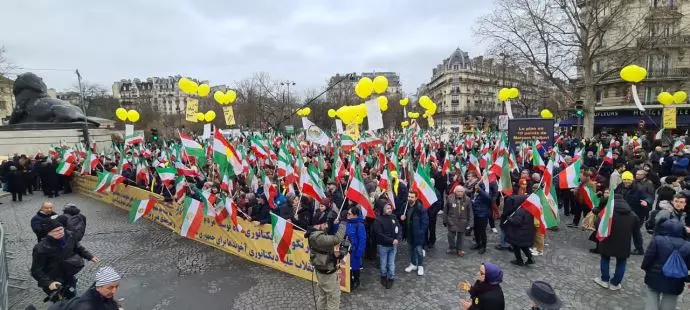 پاریس - ایرانیان آزاده برای شروع تظاهرات در سالگرد انقلاب ضدسلطنتی آماده می‌شوند - ۲۳بهمن - 1