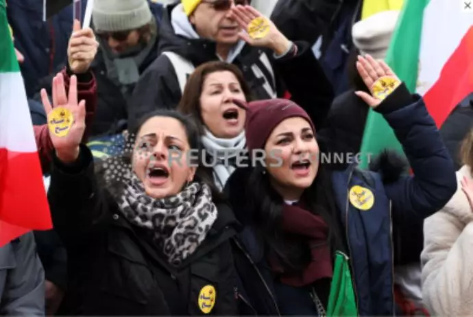 رویترز: اعضای جامعه ایرانی و حامیان شورای ملی ایران در حرکتی اعتراضی در پاریس در همبستگی با مردم ایران - 3