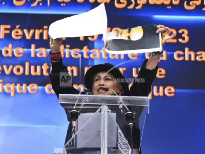 انعکاس تصویری آسوشیتدپرس از تظاهرات در پاریس به‌مناسبت سالگرد انقلاب ضدسلطنتی - 6
