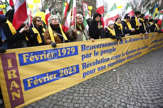 انعکاس تصویری آسوشیتدپرس از تظاهرات در پاریس به‌مناسبت سالگرد انقلاب ضدسلطنتی - 10