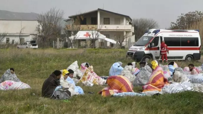 -جانباختن دهها نفر در حادثه غرق شدن قایق حامل پناهجویان ایرانی در سواحل ایتالیا - 4