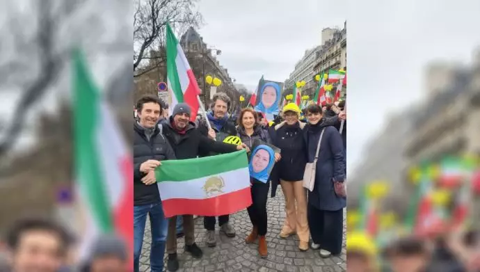 رنگین‌کمان ایران بر شانهٔ میدان دانفر روشرو