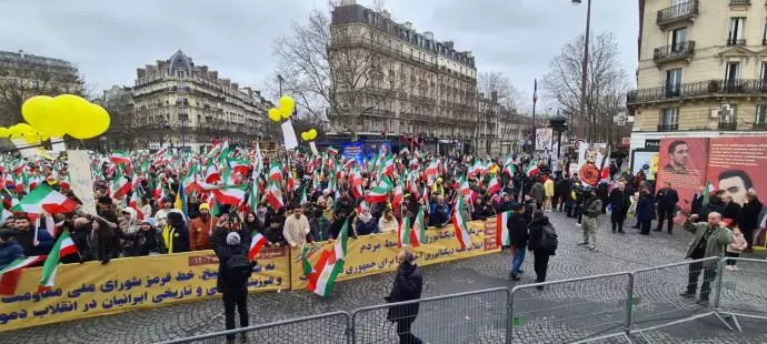 پاریس - ایرانیان آزاده برای شروع تظاهرات در سالگرد انقلاب ضدسلطنتی آماده می‌شوند - ۲۳بهمن - 2