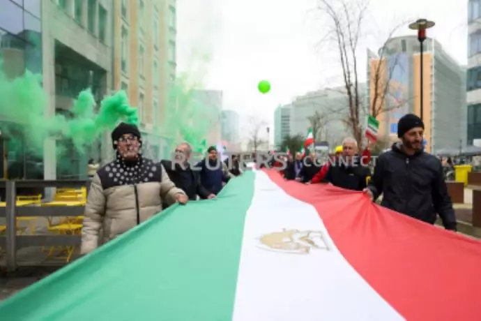 انعکاس تصویری رویترز از تظاهرات هواداران مجاهدین و شورای ملی مقاومت ایران در بروکسل - 11