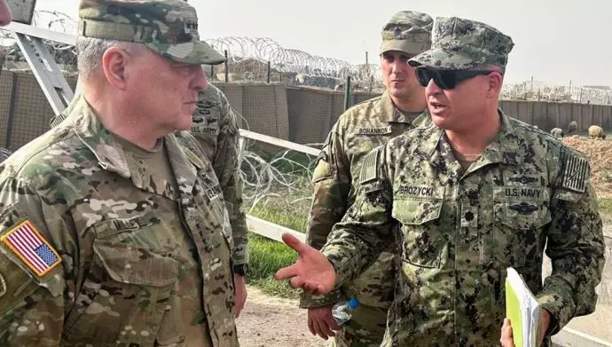ژنرال مارک میلی، رئیس ستاد مشترک ارتش آمریکا، طی یک بازدید از پیش اعلام نشده، در یک پایگاه نظامی آمریکا در شمال شرق سوریه