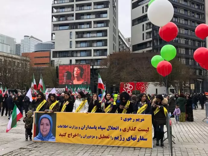 -بروکسل - تصاویری از تجمع ایرانیان آزاده و پلاکاردهای آنها - ۲۹اسفند - 0