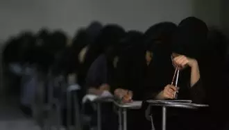 دانش آموزن دختر دبیرستانی در ایران