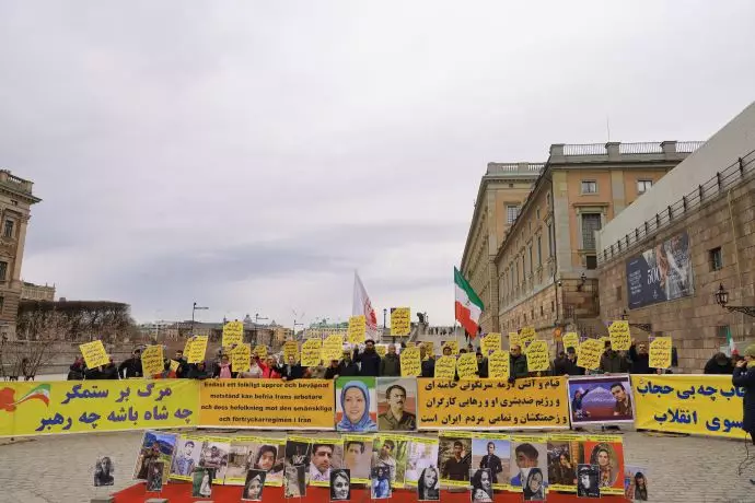 -استهکلم سوئد - آکسیون ایرانیان آزاده در حمایت از اعتصاب کارگران صنایع نفت - 1