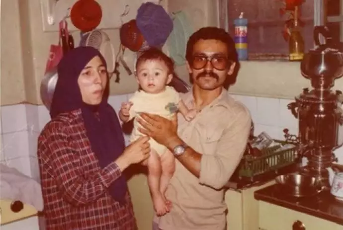 تصویری از مجاهد شهید زهرا طباطبایی وایقانی و فرزندش