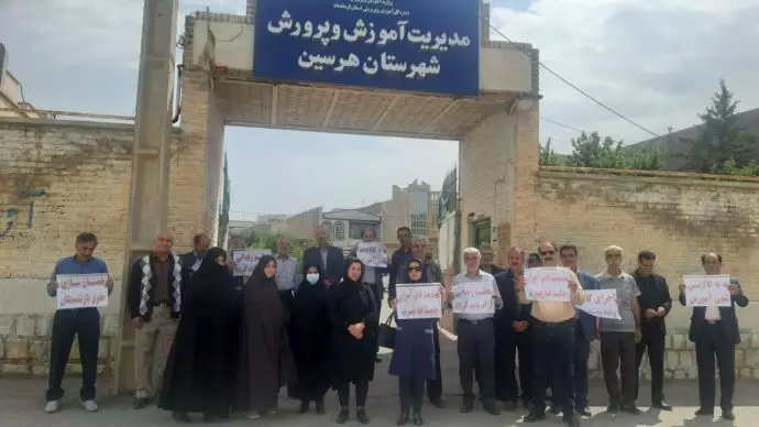 -تجمع اعتراضی معلمان در هرسین کرمانشاه - ۱۹ اردیبهشت 