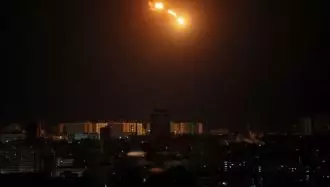 انفجار یک پهپاد در آسمان شهر کیف  هنگام حمله هواپیمای بدون سرنشین روسیه، در بحبوحه حمله روسیه به اوکراین - عکس از خبرگزاری رویترز