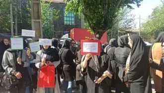 تبریز - تجمع اعتراضی اولیای دانش‌آموزان مقابل ساختمان مرکزی آموزش و پرورش آذربایجان شرقی