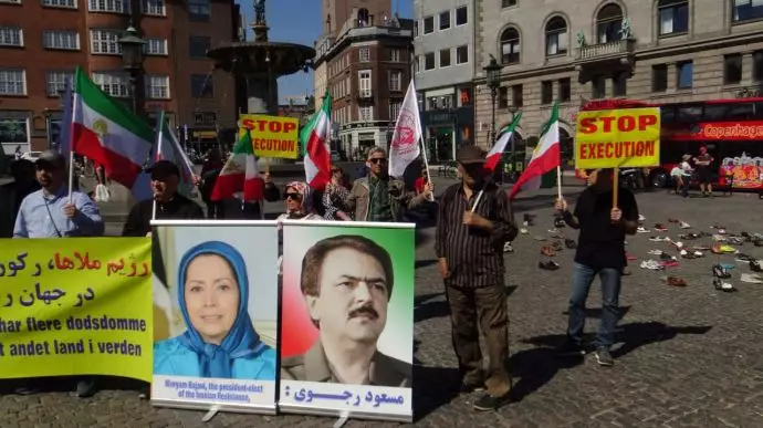 کپنهاک - دانمارک - آکسیون ایرانیان آزاده و هواداران مجاهدین در همبستگی با مردم زاهدان و قیام سراسری مردم ایران - ۲۵اردیبهشت - 3