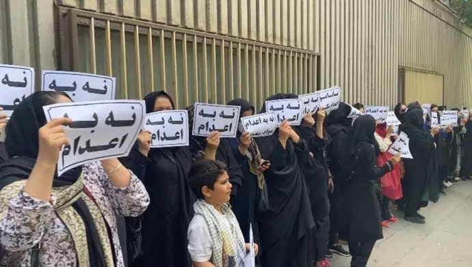 تجمع و اعتراض خانواده‌های زندانیان محکوم به اعدام