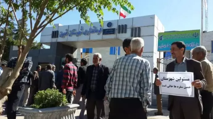 خمین - تجمع اعتراضی اهالی روستای گلماگرد برای حقابه‌شان - ۱۶اردیبهشت