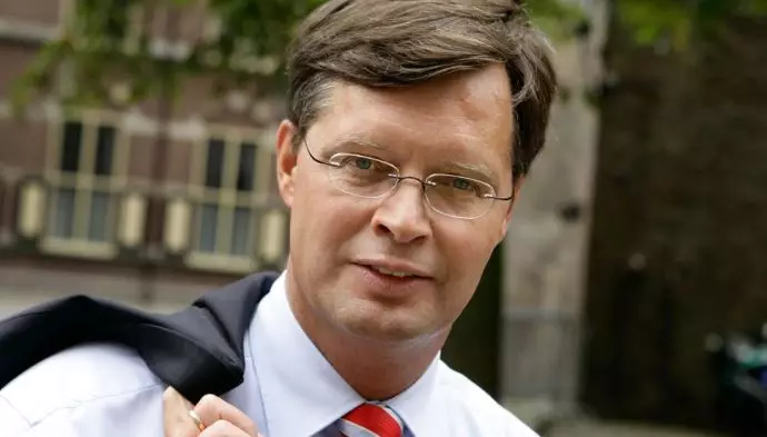پیتر بلکننده نخست‌وزیر  هلند از ۲۰۰۲ تا ۲۰۱۰ 