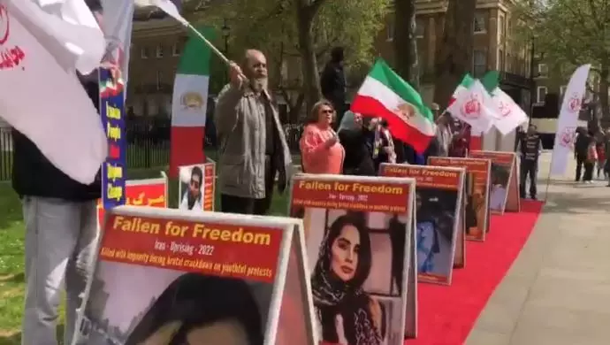 -لندن - اکسیون و نمایشگاه شهدای قیام توسط ایرانیان آزاده و هواداران مجاهدین - 4