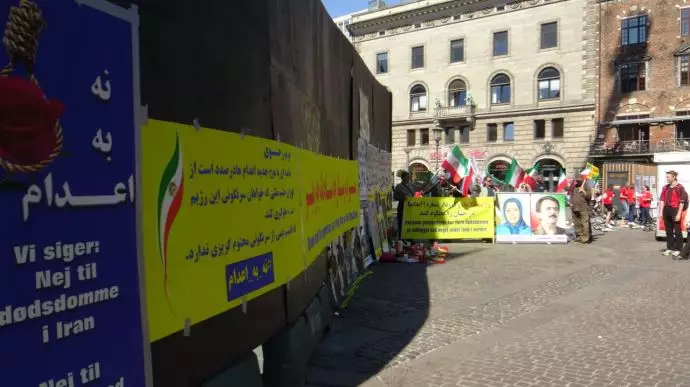 کپنهاک - دانمارک - آکسیون ایرانیان آزاده و هواداران مجاهدین در همبستگی با مردم زاهدان و قیام سراسری مردم ایران - ۲۵اردیبهشت - 1