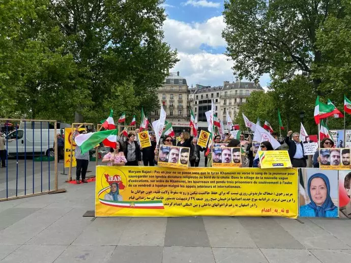 پاریس - آکسیون ایرانیان آزاده در اعتراض به اعدامهای جنایتکارانه خامنه‌ای - ۳۰اردیبهشت - 2