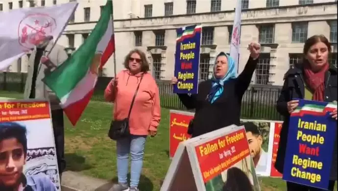 -لندن - اکسیون و نمایشگاه شهدای قیام توسط ایرانیان آزاده و هواداران مجاهدین - 1