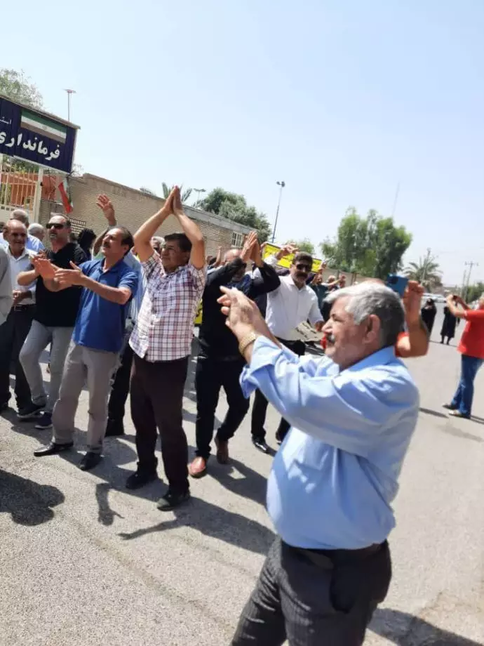 شوش - تجمع اعتراضی بازنشستگان تأمین اجتماعی در مقابل فرمانداری شهر - ۱۷اردیبهشت - 2